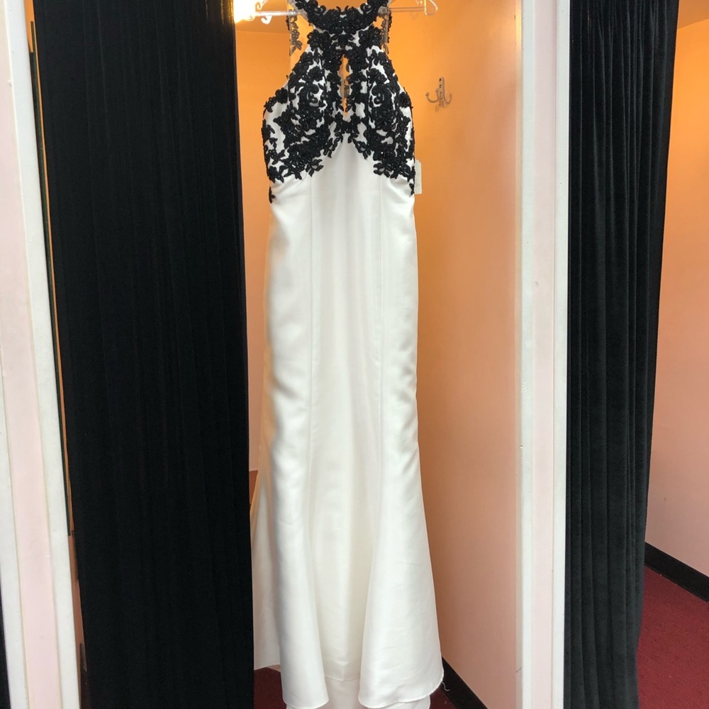 NWT BLACK AND WHITE FIT AND FLARE